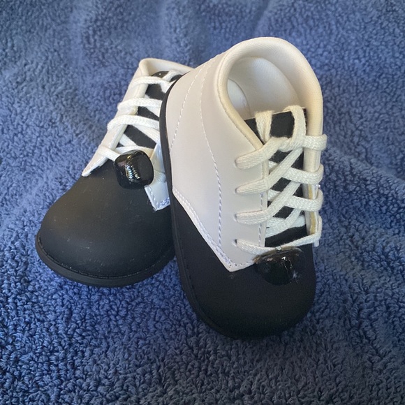 Odd things sale, baby shoes, doll shoes, material,tapestry’s,patterns. - Picture 10 of 15